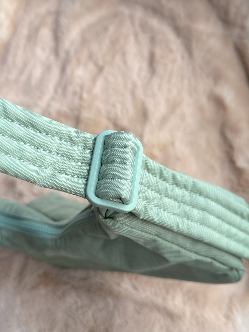 BAGGU Cargo Shoulder Bag in Seafoam | UO Exclusive - Picture 2 of 5